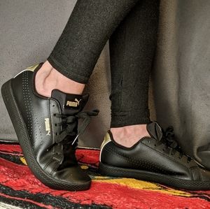 Metallic gold and black Pumas. Size 7 Like new.